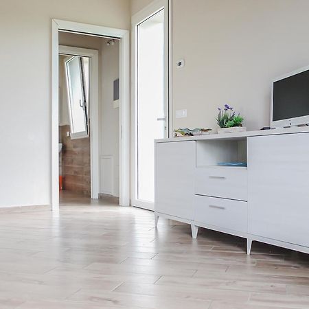 Modern Home With Private Parking Near The Station! 루카 외부 사진