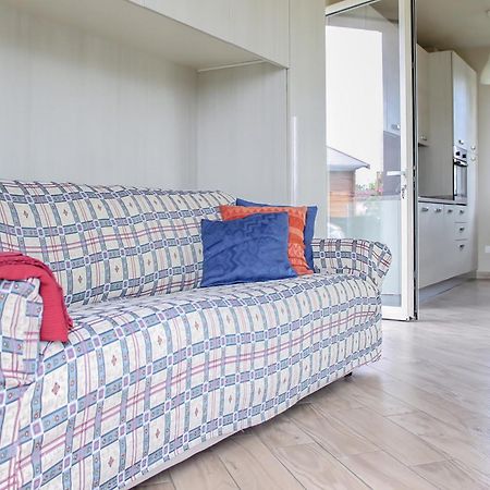 Modern Home With Private Parking Near The Station! 루카 외부 사진