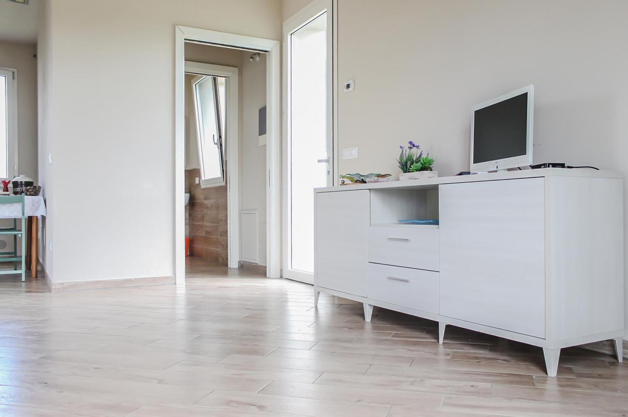 Modern Home With Private Parking Near The Station! 루카 외부 사진