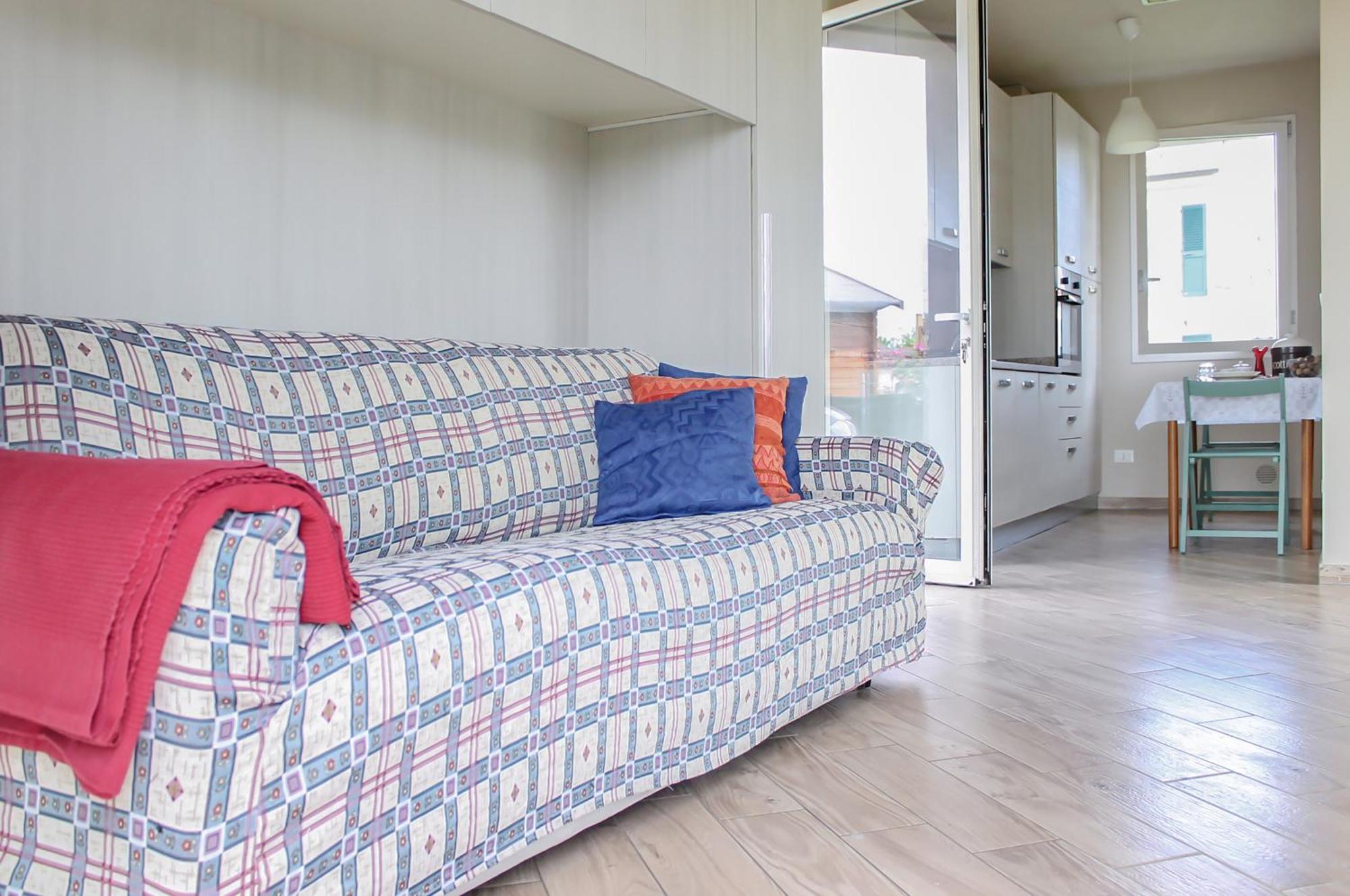 Modern Home With Private Parking Near The Station! 루카 외부 사진