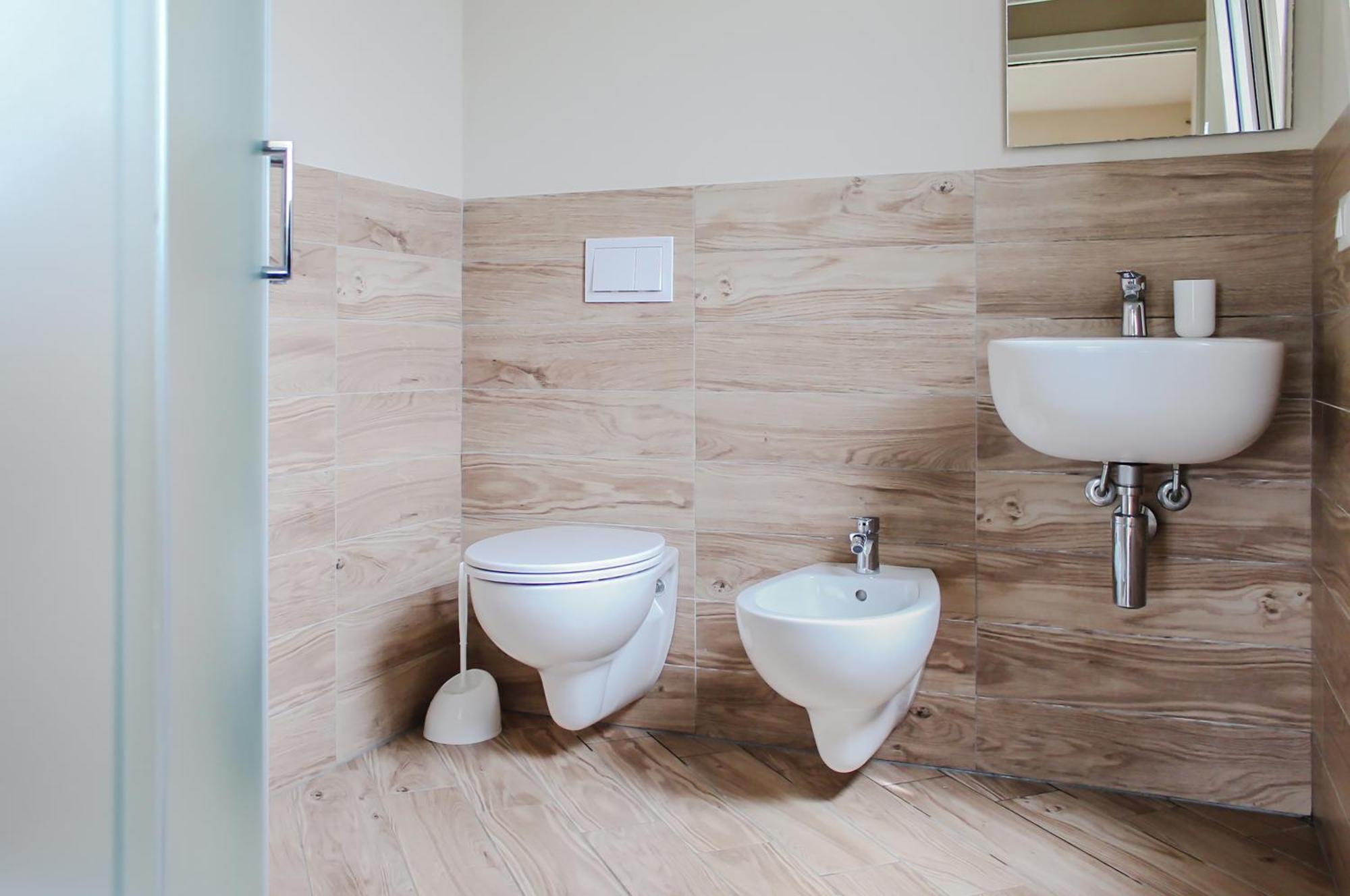 Modern Home With Private Parking Near The Station! 루카 외부 사진